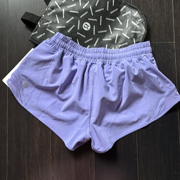 LULULEMON HOTTY HOT LR SHORTS 2.5” SHORTS IN DARK LAVENDER SZ 10 NWT - Picture 5 of 16
